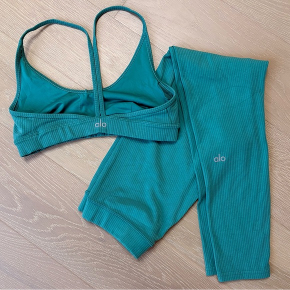 ALO Yoga Pants - Alo Yoga Set Bra and Leggings Teal size small